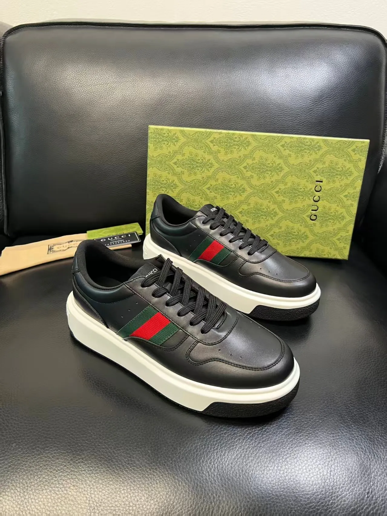 P460 new men's shoes GUCCI [Lightning] latest shoes are shipped. Original quality, fashionable, special materials, sheepskin lining, new packaging. The foot feels super comfortable and the workmanship is impeccable Code number: 38-45 No. 058